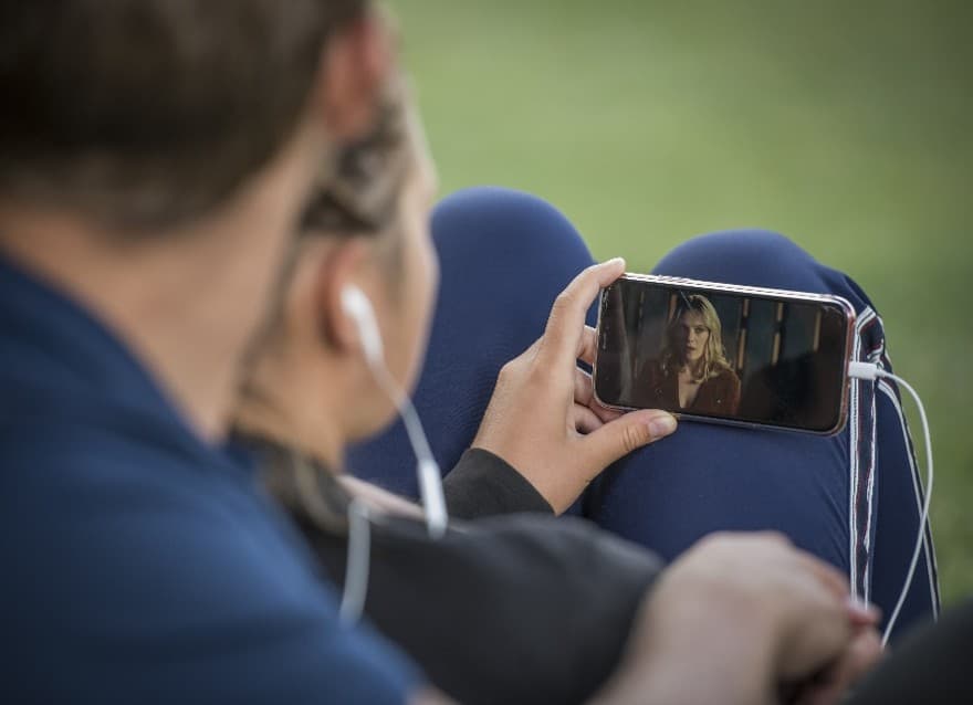 La facilità con cui è possibile trovare svago online ha aumentato i casi di smartphone addicted.